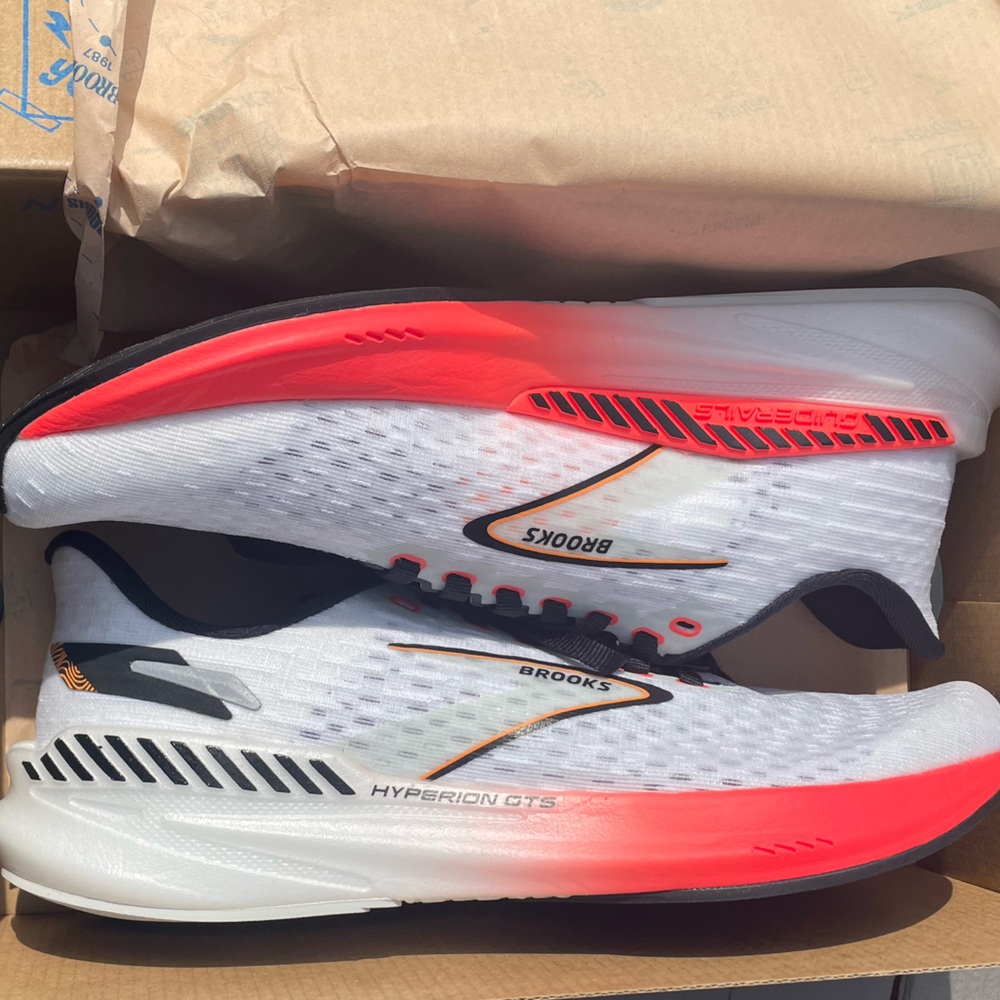 Brooks Hyperion GTS Running Sneakers